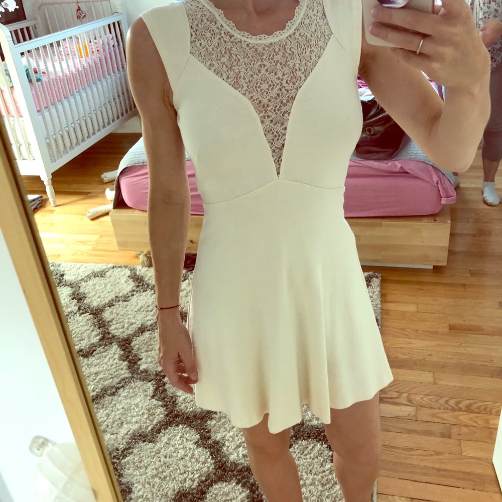 Off White stretchy dress. Good condition.